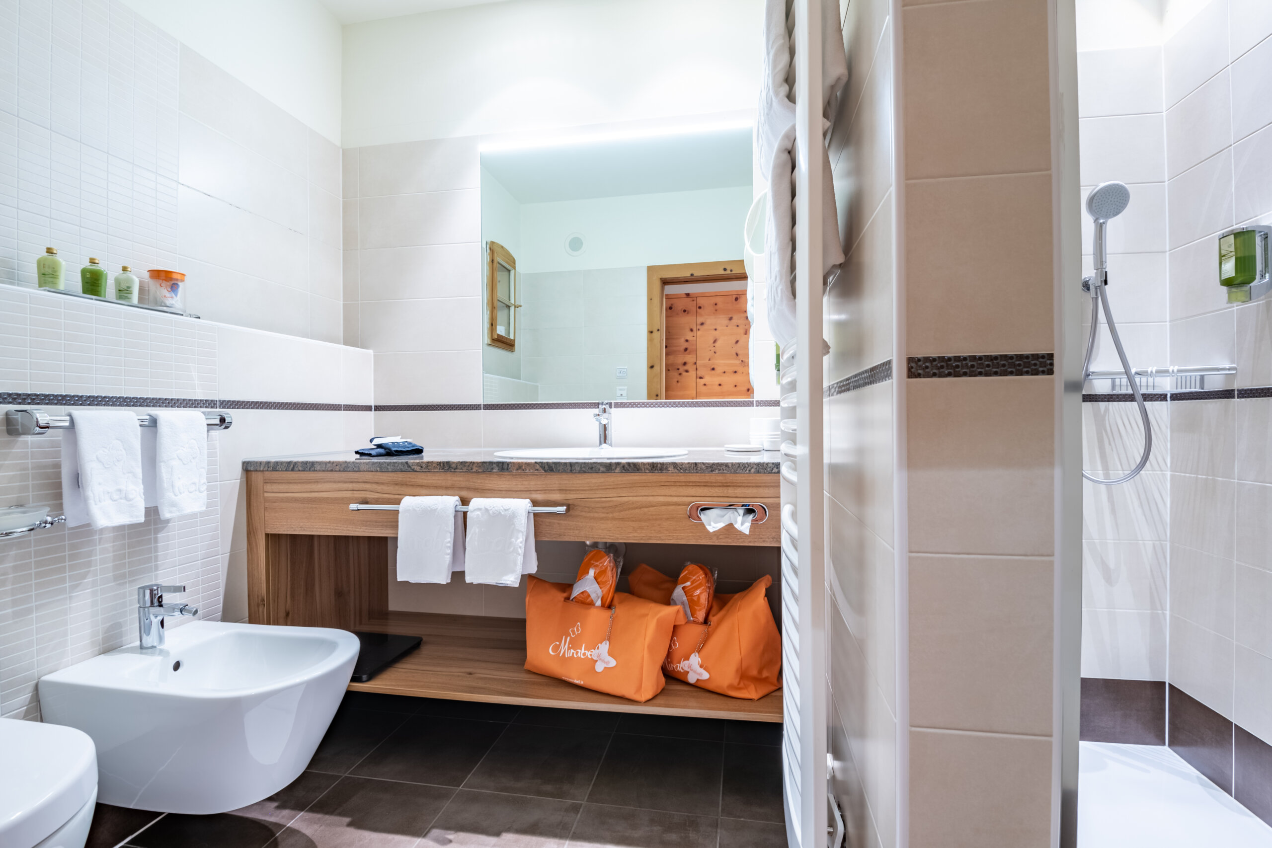 Innenaufnahme Badezimmer - 5 Sterne Hotel Mirabell Dolomites in Olang