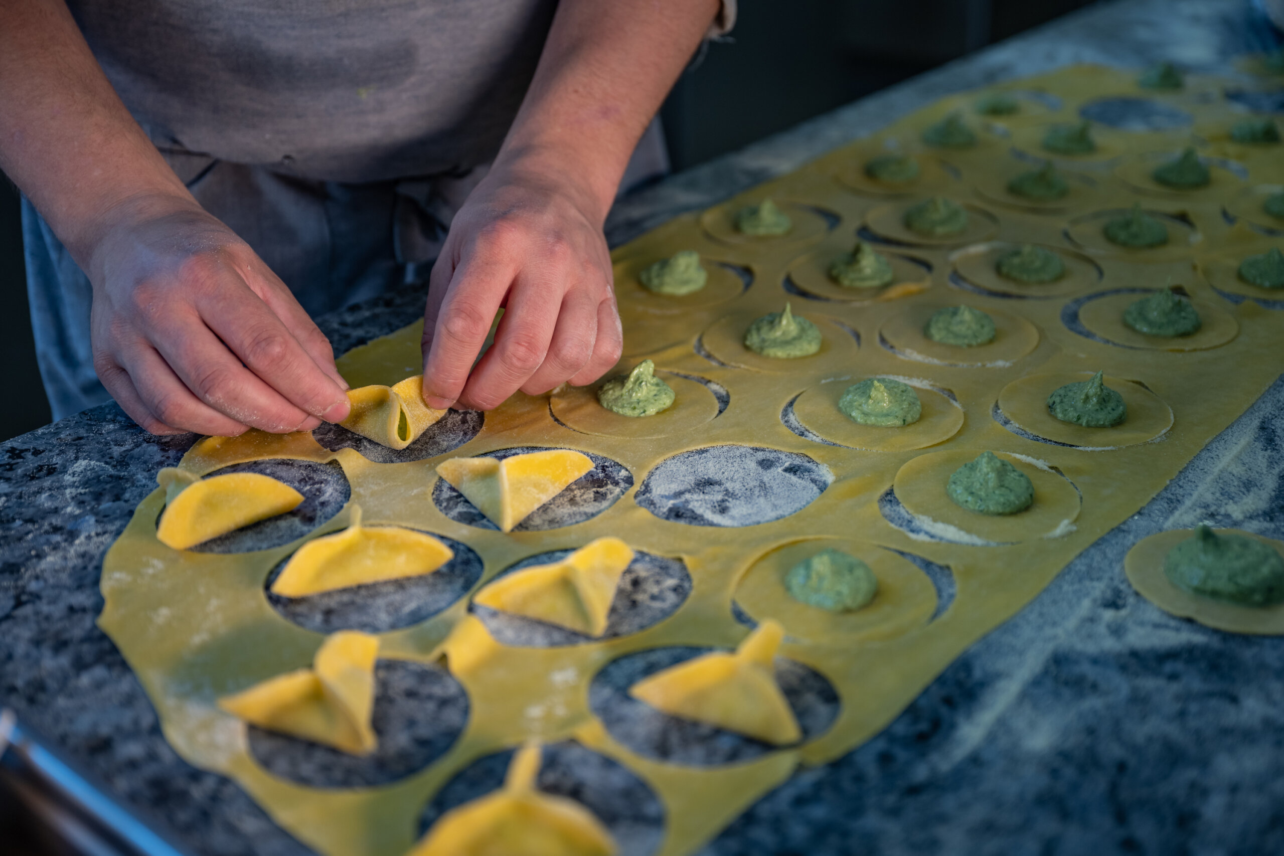 Mahlzeit vorbereiten - Detail - 5 Sterne Hotel Mirabell Dolomites in Olang