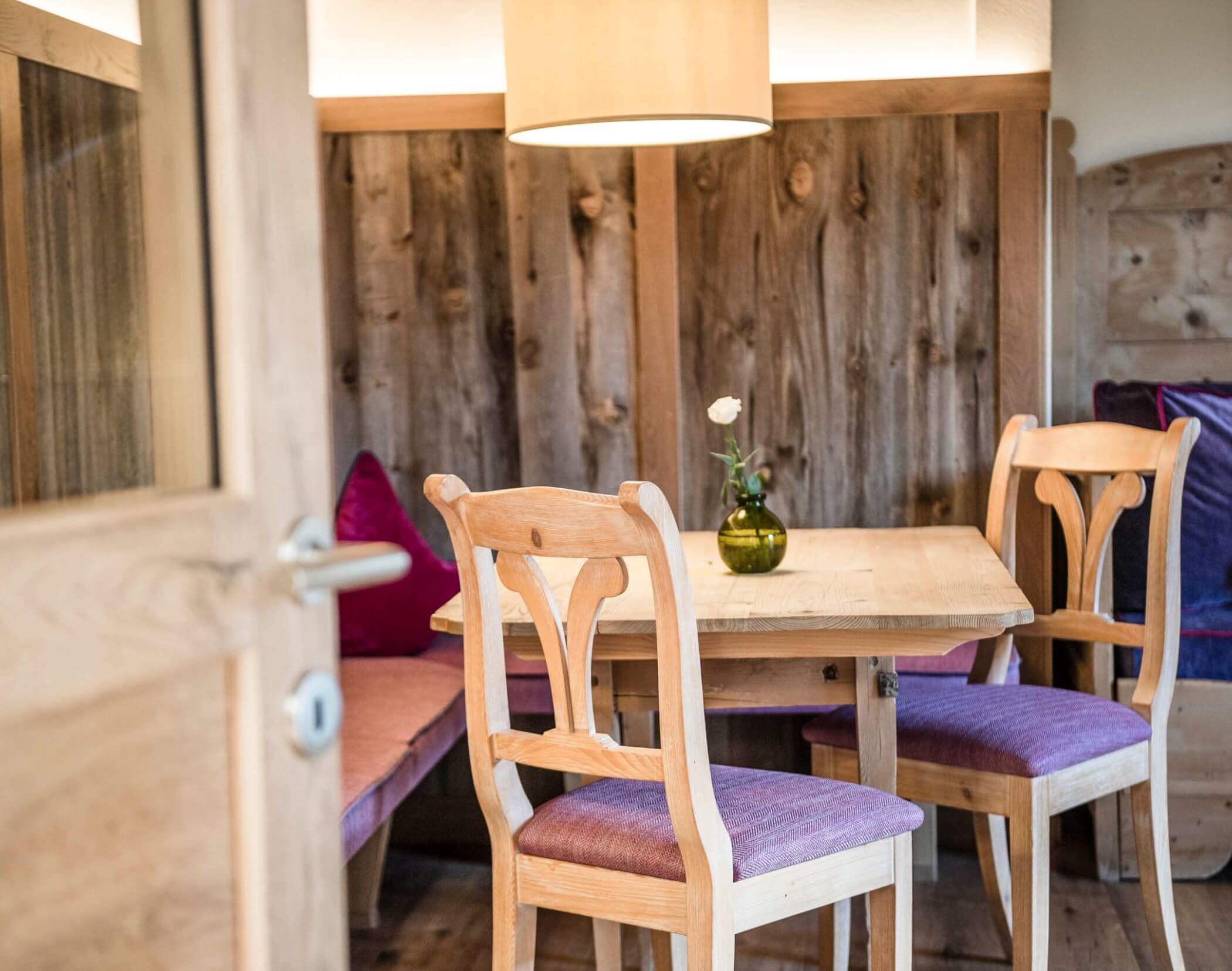 Sedie in legno - Hotel Mirabell Dolomites 5 stelle a Valdaora