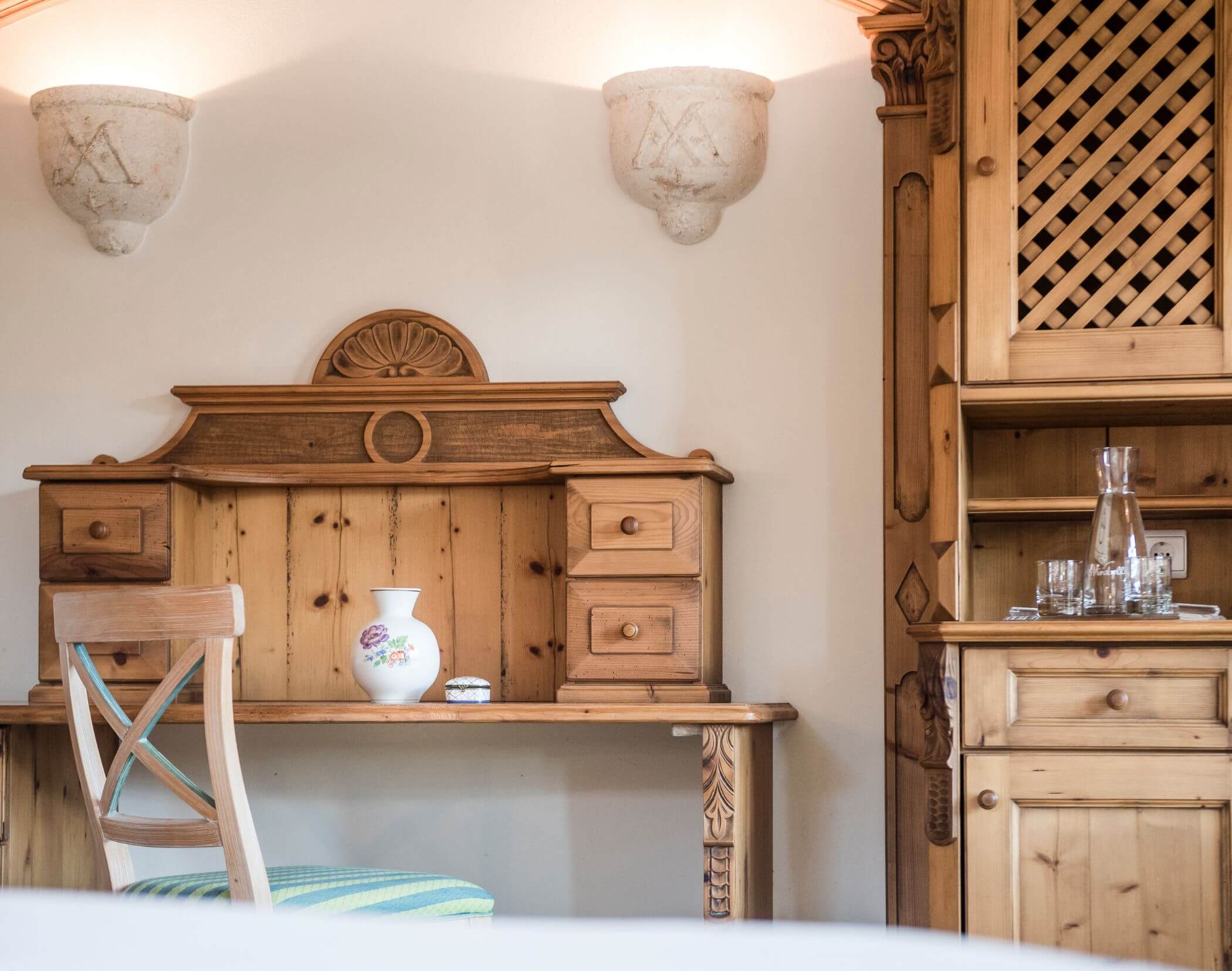 Mobili tradizionali - Hotel Mirabell Dolomites 5 stelle a Valdaora