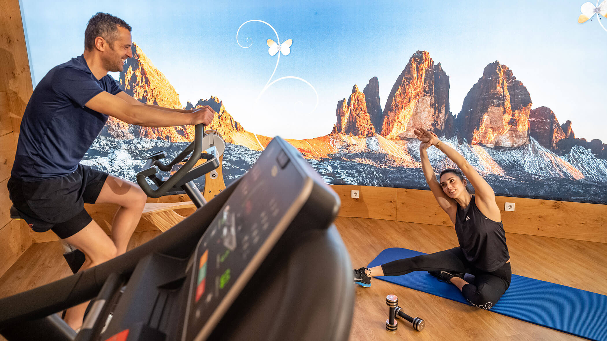 Coppia al fitness - Hotel Mirabell Dolomites 5 stelle a Valdaora