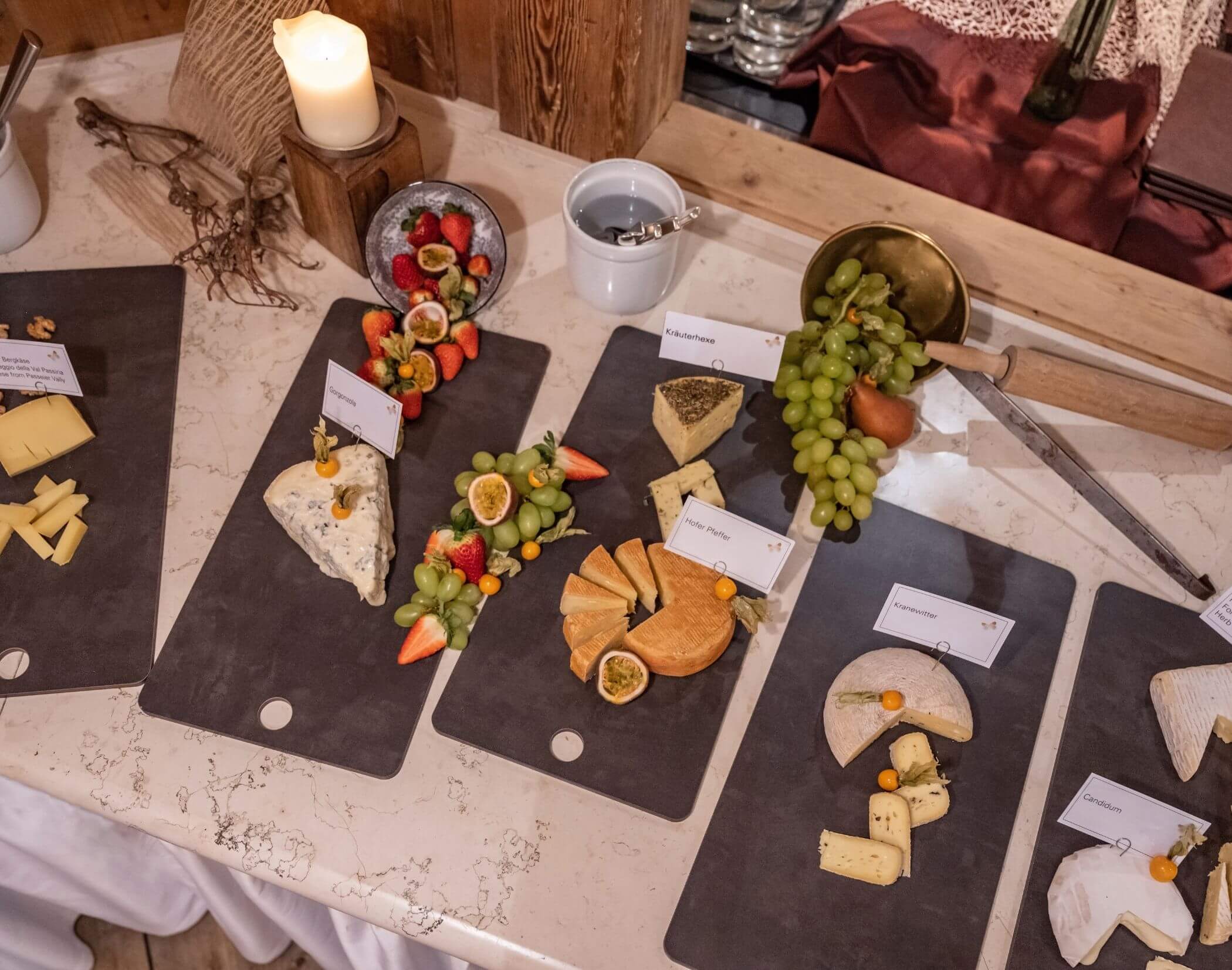 Buffet di formaggi - Hotel Mirabell Dolomites 5 stelle a Valdaora