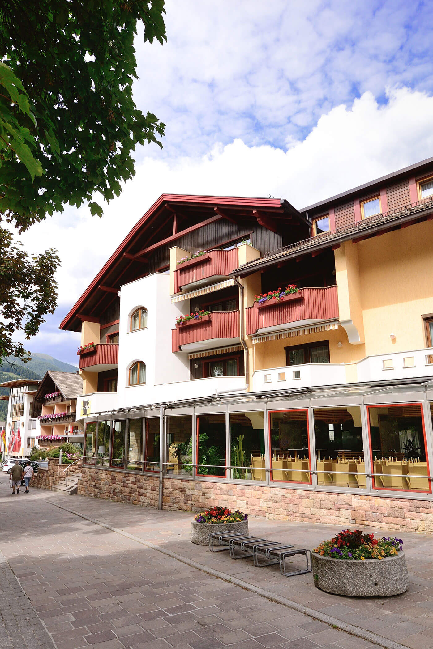 Residence Bacher in Mitterolang - 5 Sterne Hotel Mirabell Dolomites in Olang