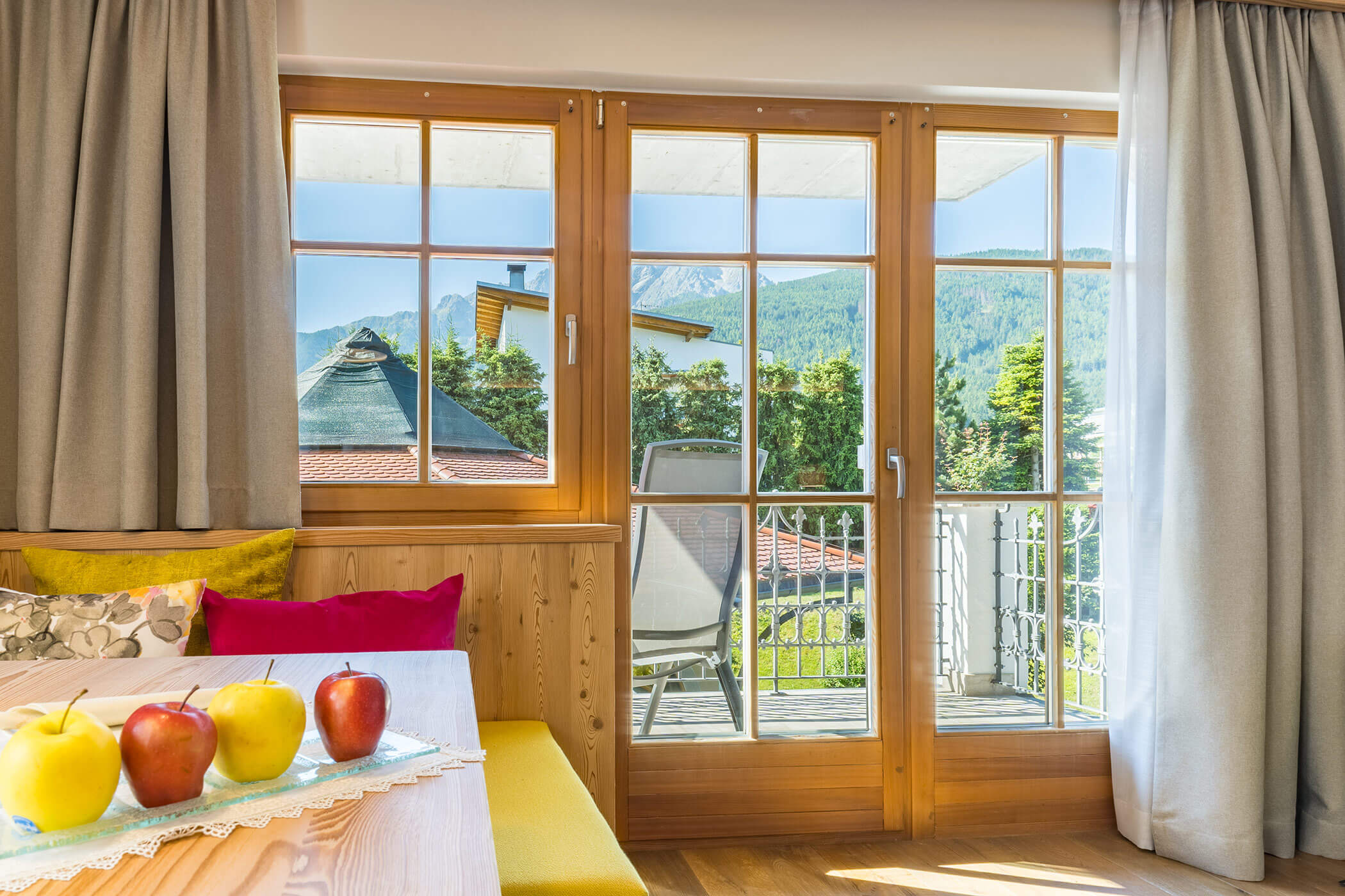 Zimmer mit Balkon - Zimmer Garten Klassik - 5 Sterne Hotel Mirabell Dolomites in Olang