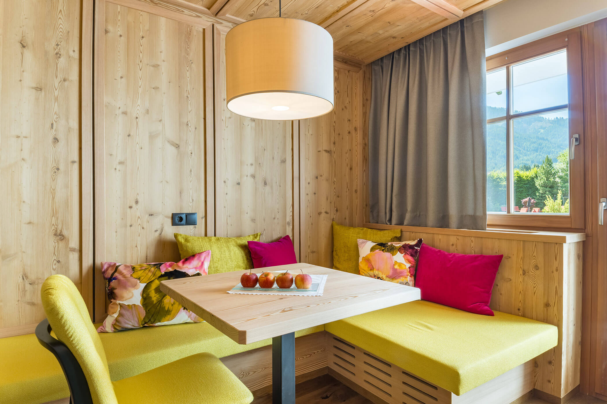 Esstisch - Zimmer Garten Klassik - 5 Sterne Hotel Mirabell Dolomites in Olang