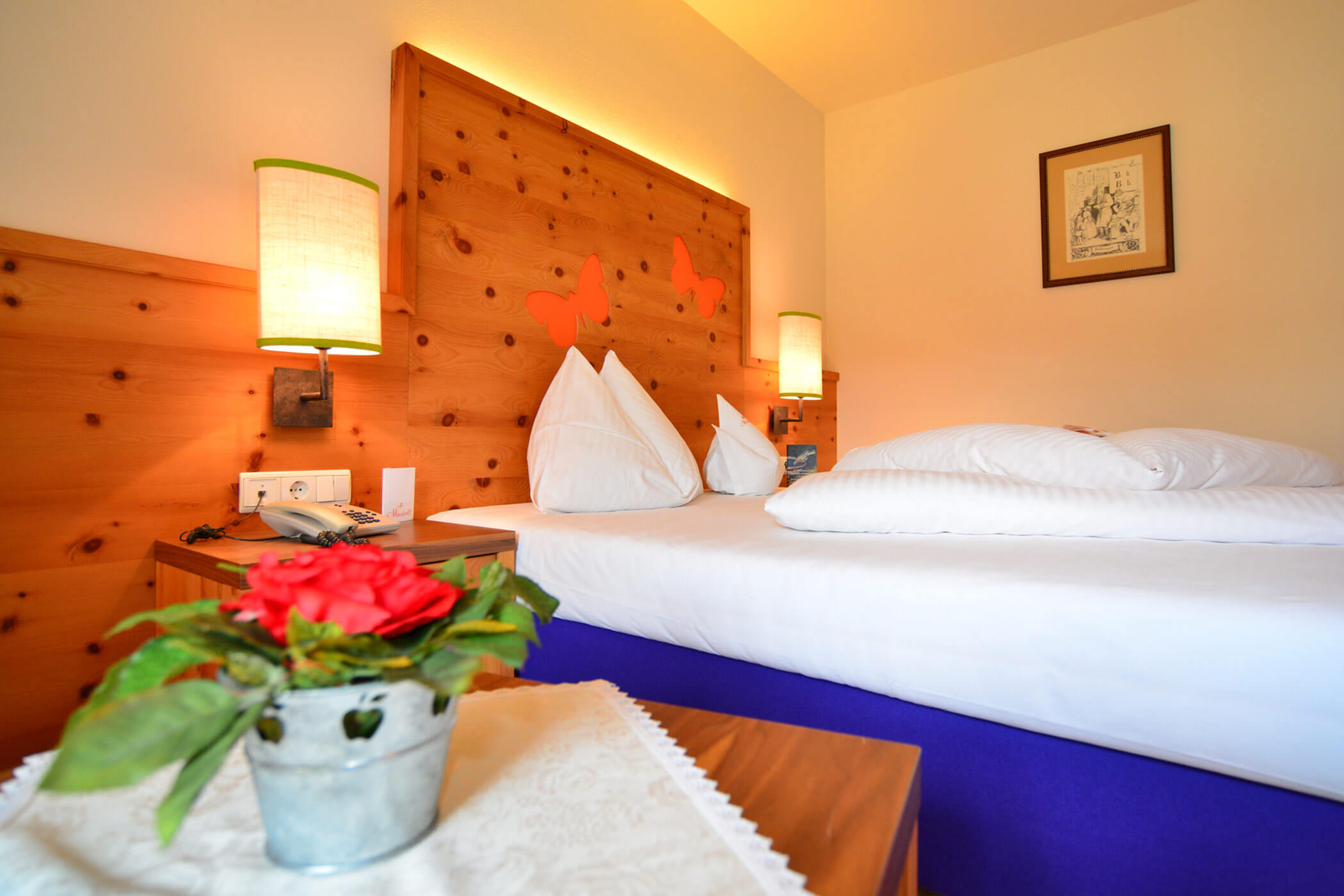 Bett - Zimmer Single - 5 Sterne Hotel Mirabell Dolomites in Olang